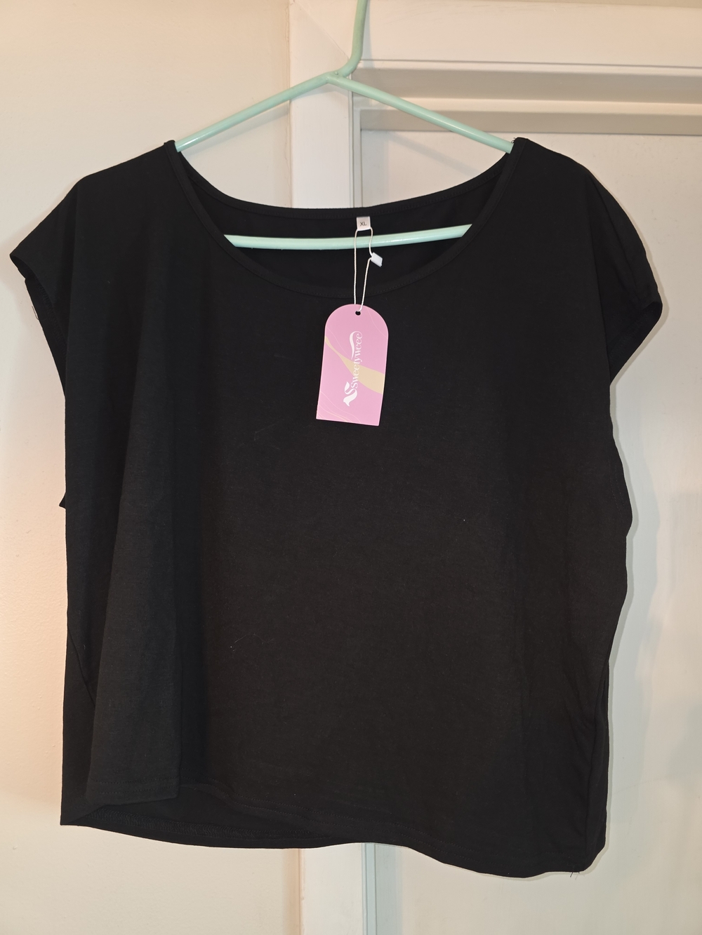 Women's Black Scoop-Neck Muscle Tee - Unbranded